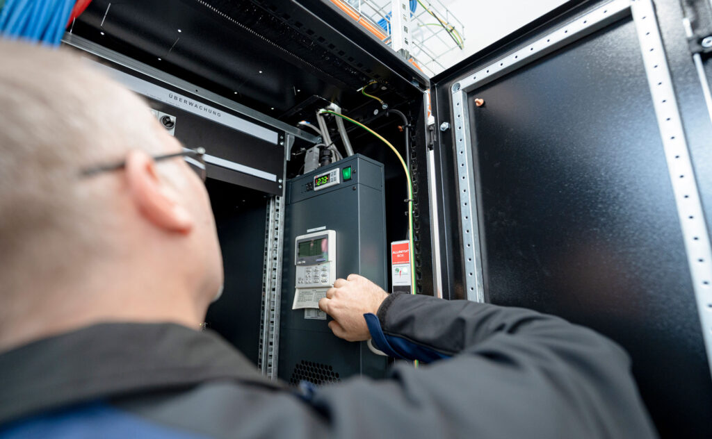 Support durch den Hersteller der allinfrabox beim Vertrieb des Micro Datacenters Allinfrabox