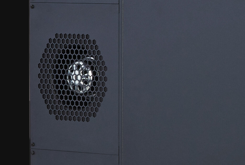 Klimasystem der ALLINFRA® BOX – integrierte Klimatisierung im Serverschrank für konstante Temperatur und zuverlässigen IT-Betrieb.