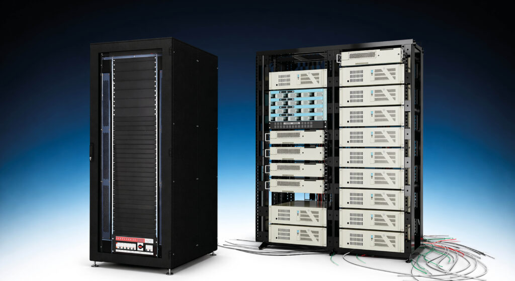 Mikrorechenzentrum vs. klassischer Serverraum: Ein Direktvergleich basierend auf typischen Projekt- und Betriebsanforderungen.